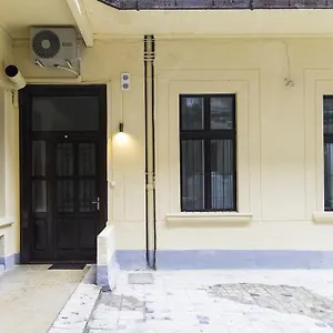 Authentic Klauzal Apartamento Budapeste